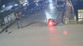 Detik-Detik Aktivis KontraS Andrie Yunus Disiram Air Keras Usai Podcast di YLBHI