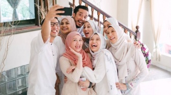15 Pantun Minta THR Cair, Lucu dan Menghibur untuk Hari Raya Idulfitri