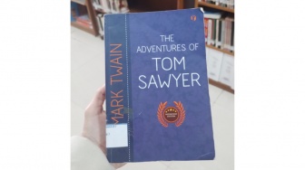 The Adventures of Tom Sawyer: Kenakalan yang Menghidupkan Masa Kecil