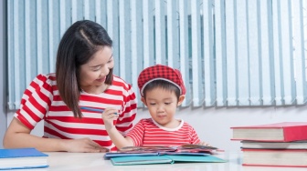 Perempuan Berpendidikan sebagai Calon Ibu: Upaya Terdidik Sebelum Mendidik