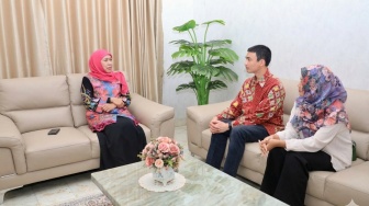 Dua Mahasiswa Jatim Dievakuasi dari Iran, Ini Kata Khofifah