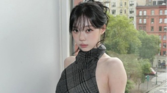 4 Ide OOTD Soft Girly ala Winter aespa untuk Look Feminin Simpel