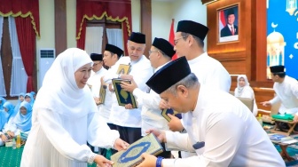 Spirit Inklusivitas Ramadan, Khofifah Gelar Khotmil Qur'an Bersama Perangkat Daerah & Komunitas Tuli