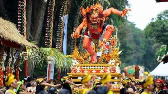 5 Tahap Proses Pembuatan Ogoh-Ogoh yang Bikin Jantung Berdebar