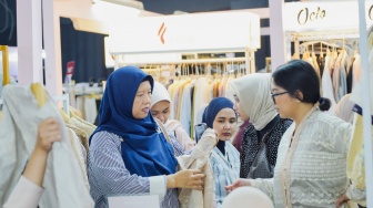 Anti Gerah! 7 Tips Pilih dan Padu Padan Baju Lebaran untuk Silaturahmi Seharian