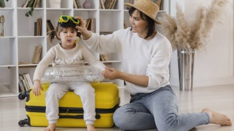6 Barang Wajib di Travel Kit Lebaran untuk Ibu yang Membawa Balita