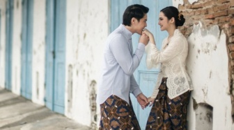 Intip Foto-Foto Prewedding El Rumi dan Syifa Hadju Jelang Pernikahan, Kental Nuansa Jawa