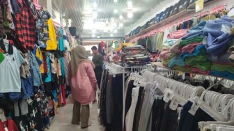 Pedagang Pakaian di Simeulue Sepi Pembeli Jelang Lebaran 2026, Daya Beli Masyarakat Menurun