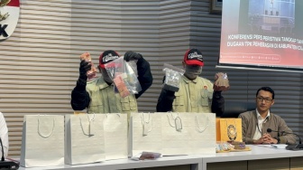 KPK Pamerkan Barang Bukti Uang Rp610 Juta Hasil Pemerasan THR di Cilacap