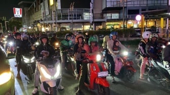 Siasat Pemudik Motor: Berangkat Malam Lewat Kalimalang Agar Tak Kepanasan dan Tetap Puasa