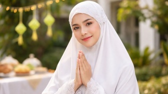 Apakah Boleh Salat Idulfitri Pakai Makeup? Ini Hukumnya Menurut Ulama