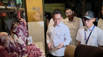 Sidak Pasar Rawasari, Mendag Busan Pastikan Harga Pangan Stabil Jelang Lebaran