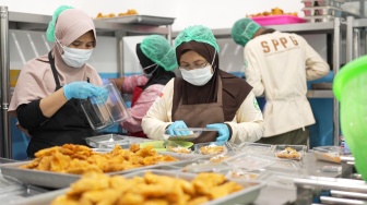 Usai Terkena PHK, Mantan Pekerja Pabrik Tekstil Ini Temukan Harapan Baru di Dapur MBG