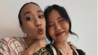 Lebih dari Harmoni Vokal: Bagaimana 'Shkidooshki' Menjadi Mata dan Jiwa Visual Konser Sal Priadi?