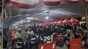 Ogah Terjebak Macet Horor, Ribuan Pemudik Motor 'Serbu' Pelabuhan Ciwandan Lebih Awal