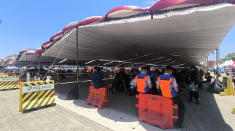 Ogah Macet-Macetan, Pemudik Motor Pilih Lawan Terik Matahari di Ciwandan