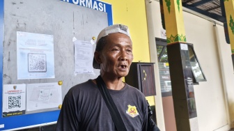 Lebaran di Balik Kemudi, Kisah Rasimin Menunda Kepulangan Demi Mengantar Rindu Orang Lain
