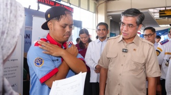 Menaker Yassierli Tinjau Posko K3 Mudik 2026, Pastikan Pengemudi Tetap Fit