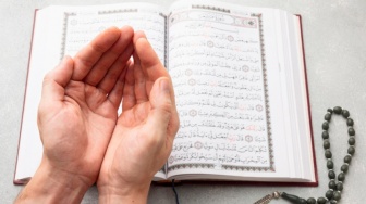 Bacaan Doa Akhir Ramadan Sesuai Sunnah, Penyempurna Ibadah sekaligus Mohon Ampunan