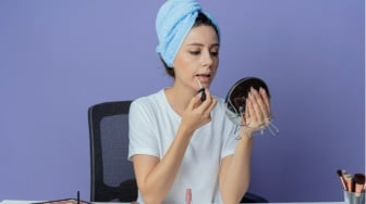 6 Makeup Wardah untuk Tampil Natural saat Salat Id, Wajah Bercahaya Anti Menor