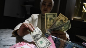 BI Batasi Pembelian Tunai Dolar Mulai April, Rupiah Terus Melemah