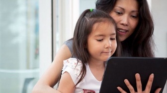 PP TUNAS Segera Berlaku, Orang Tua Perlu Tahu Risiko Privasi Data Anak di Internet