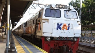 PT Kereta Api Indonesia memberangkatkan 480 peserta mudik gratis dari Stasiun Pasarsenen menuju Semarang Tawang pada 17 Maret 2026. [Handout]