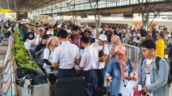 PT Kereta Api Indonesia memberangkatkan 480 peserta mudik gratis dari Stasiun Pasarsenen menuju Semarang Tawang pada 17 Maret 2026. [Handout]