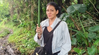 Melanie Subono Desak Polisi Ungkap Dalang Penyiraman Air Keras Andrie Yunus