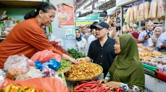 Gubernur Luthfi Blusukan di Pasar Gede Solo, Pastikan Harga Pangan Terkendali Jelang Lebaran