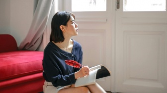 Kenapa Ide Kreatif Muncul Saat Kita Melamun dan Mau Tidur?