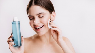 Wajah Kusam Sirna, Ini 5 Exfoliating Toner Triple Acid untuk Glow Up!