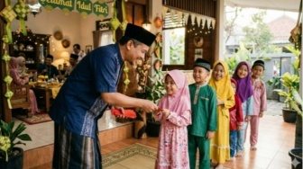 Hukum Meminta THR Lebaran dalam Islam, Boleh atau Tidak?