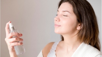 5 Setting Spray Biar Makeup Lebaran Tetap Flawless