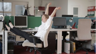 Saya Lelah Menjadi Budak Ambisi yang Dipaksa Kaya Sebelum Kepala Tiga