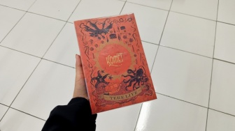 Pengejaran Si Tanpa Mahkota di Novel Komet Karya Tere Liye