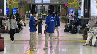 Stasiun Gambir Padat Jelang Lebaran, Pendapatan Porter Tembus Rp 400 Ribu per Hari