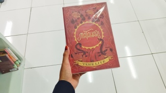 Petualangan Trio Nekat Mencari Klan Bintang di Buku Matahari Tere Liye