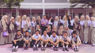 'Musik Adalah Cara Saya Bernapas' : Mengenal Agustiyan Solois, Sang Guru yang Bermusik dengan Hati