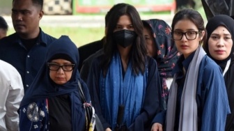 Momen Tawa Sheila Dara Bersama Keluarga dan Sahabat Jadi Sorotan