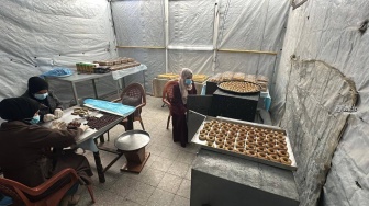 Lebaran di Neraka Dunia: Ketika Kue Idul Fitri Jadi Simbol Perlawanan Hidup di Gaza