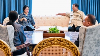 Hasto Ungkap Isi Pertemuan 2 Jam Prabowo-Megawati di Istana