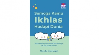 Buku Semoga Kamu Ikhlas Hadapi Dunia: Memahami Hidup Tanpa Memaksa Keadaan
