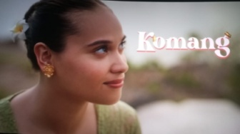 Film Komang: Angkat Kisah Cinta Penyanyi Raim Laode dan Toleransi Beragama