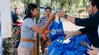 Ribuan Paket Sembako Didistribusikan BRI bagi Warga Desa Angseri dan Desa Sarimekar di Bali
