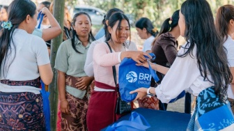 Sambut Nyepi 2026, BRI Peduli Salurkan Paket Sembako bagi Warga Desa Angseri dan Desa Sarimekar