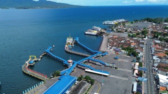 Foto udara suasana sepi di Pelabuhan Ketapang, Banyuwangi, Jawa Timur, Kamis (19/3/2026). [ANTARA FOTO/Budi Candra Setya/wsj]