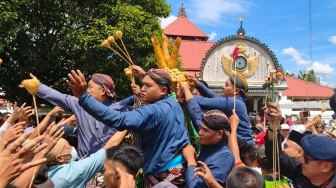 Grebeg Syawal 2026 Jogja Diserbu Ribuan Warga, Gunungan Jadi Rebutan Usai Salat Id