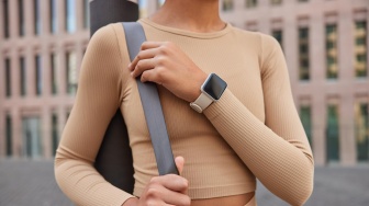 5 Rekomendasi Smartwatch Wanita Tangan Kecil Mulai Rp400 Ribuan