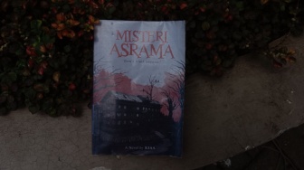 Investigasi Teror di Sekolah dalam Misteri Asrama: Dont Trust Anyone